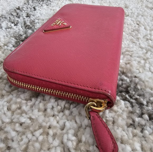 ❤️‍🔥 LOW START ❤️‍🔥 Authentic Prada zippy wallet - Picture 6 of 12